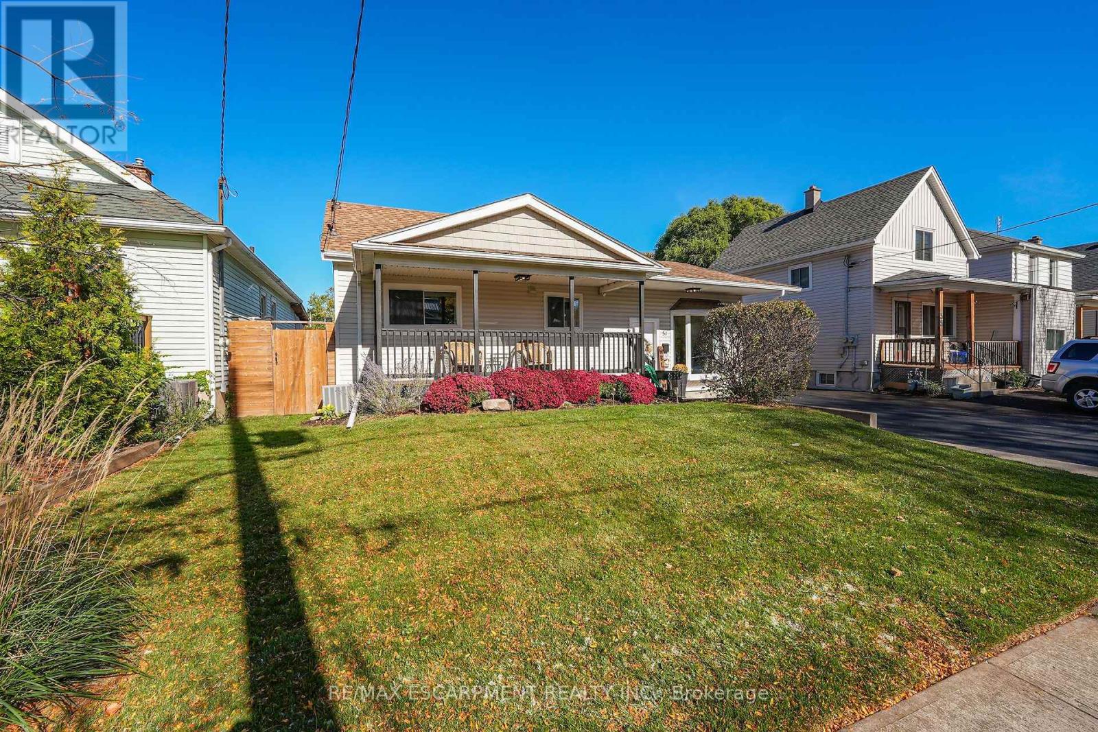 51 Russell Avenue, St. Catharines, ON photo 2