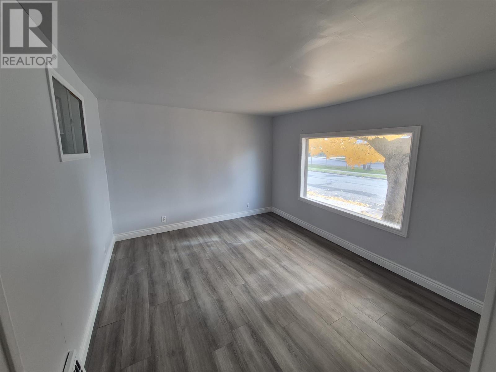 226 Albert ST W - 4