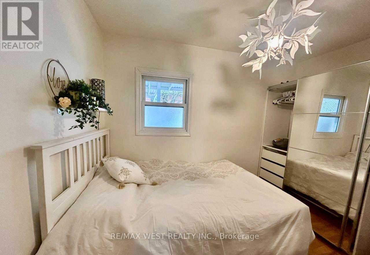 36 Fourteenth Street, Toronto, ON photo 14