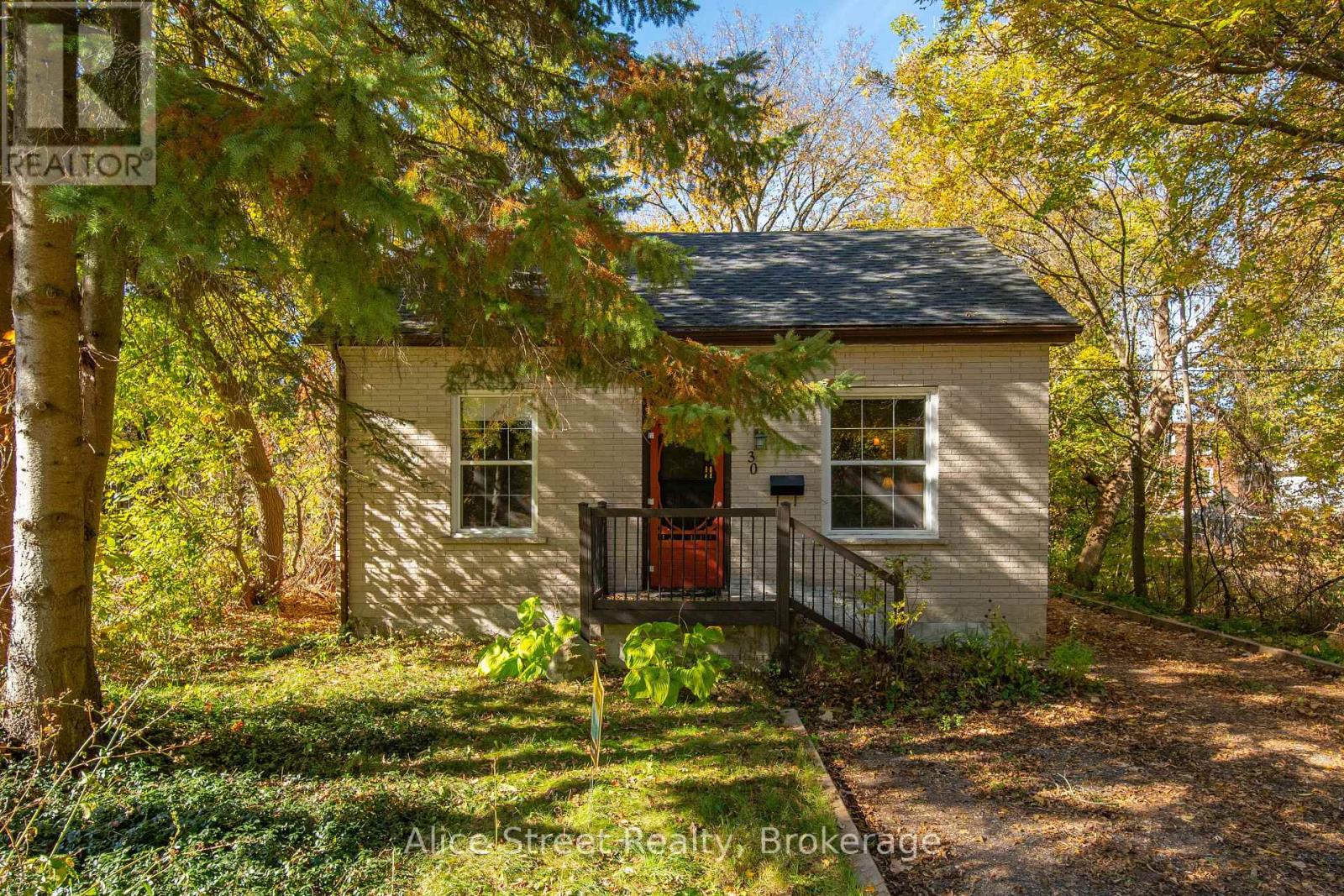 30 JOHN STREET, Guelph (Exhibition Park)