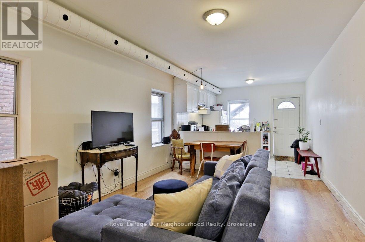 Photo of 1504 Dundas Street