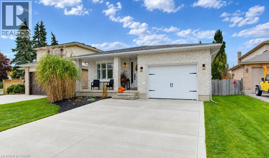 206 TAGGE Crescent — photo 2