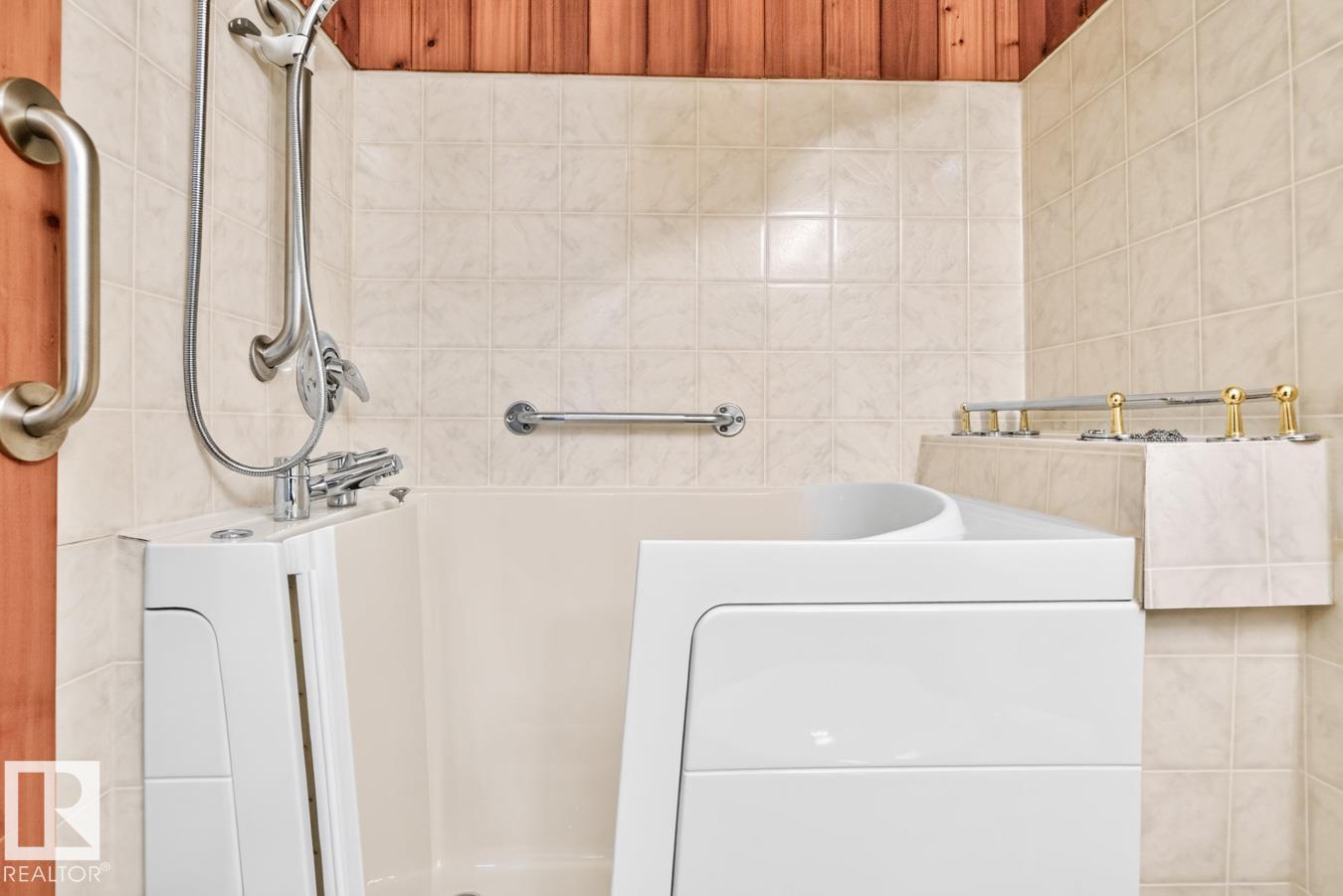 8711 38A AV NW, Edmonton — photo 26