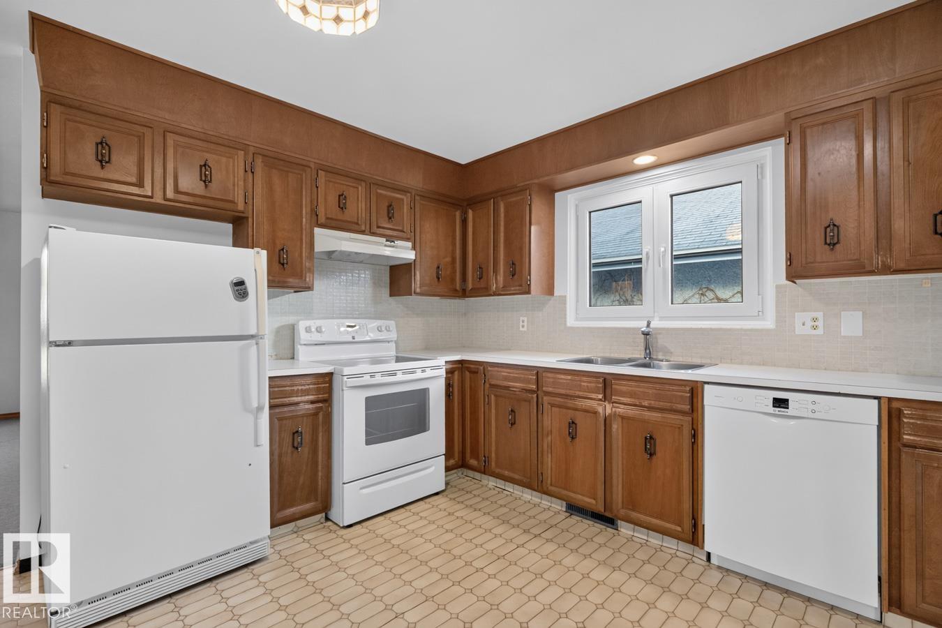 8711 38A AV NW, Edmonton — photo 9