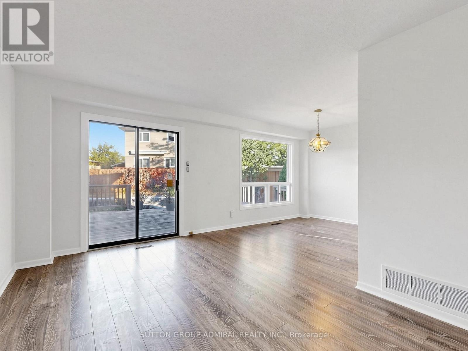 10 Kilkenny Place, Richmond Hill, ON photo 3
