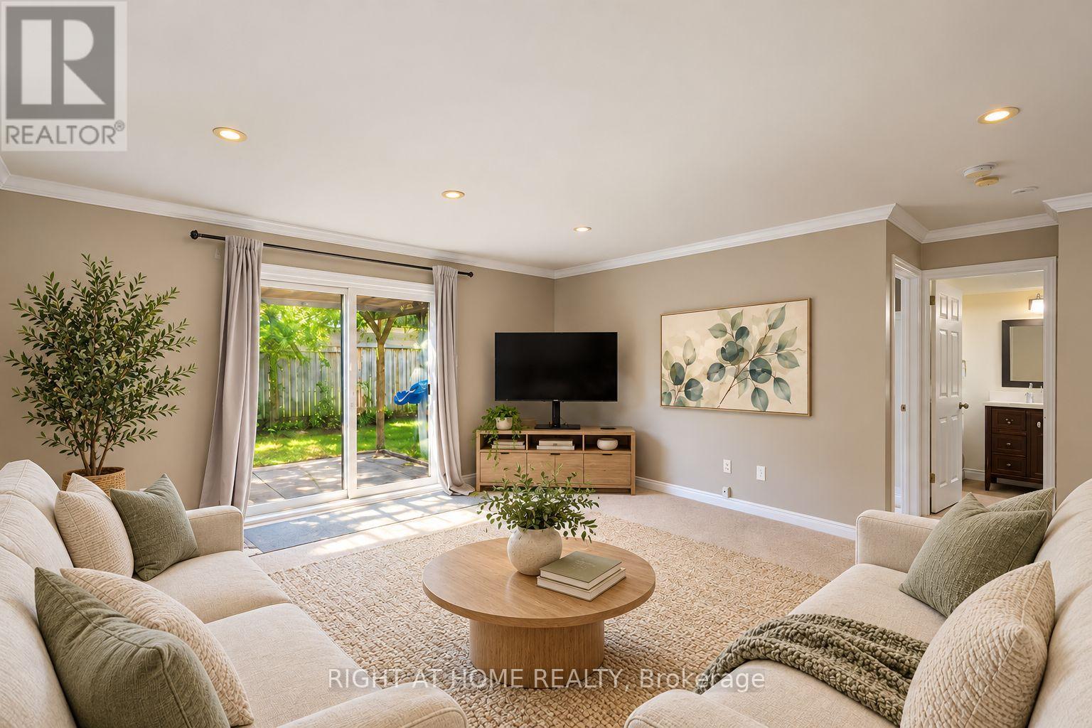 182 STARWOOD Drive, Guelph, ON photo 3