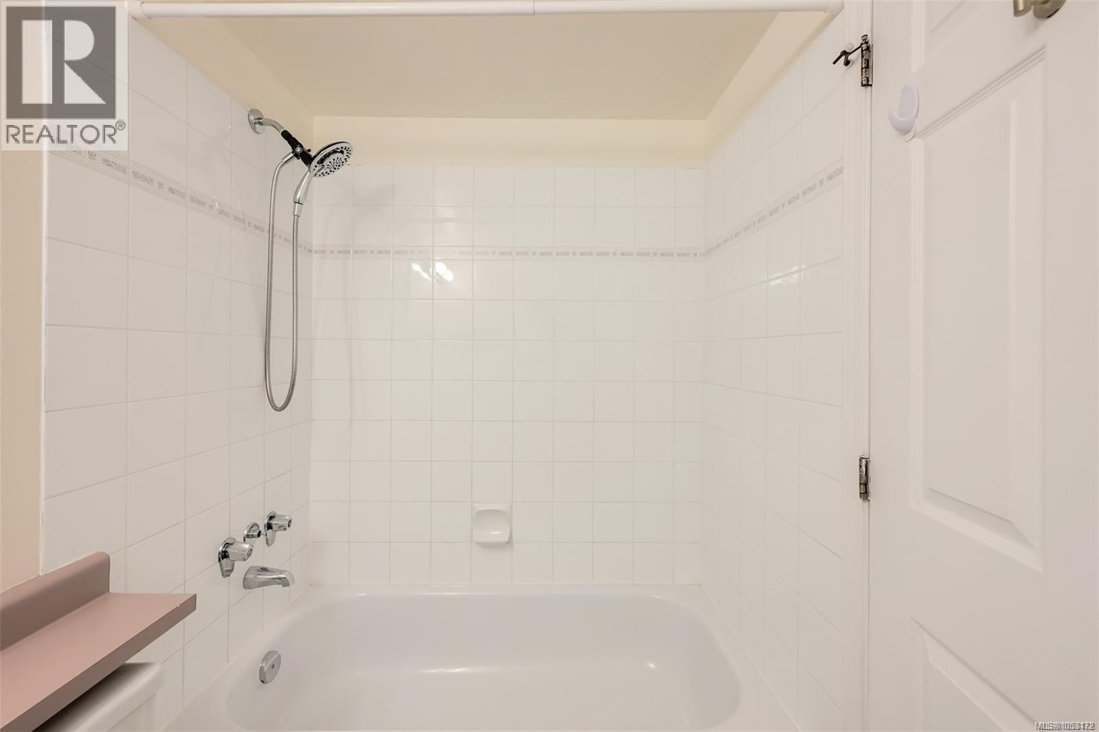 203 1710 Fort Street, Victoria