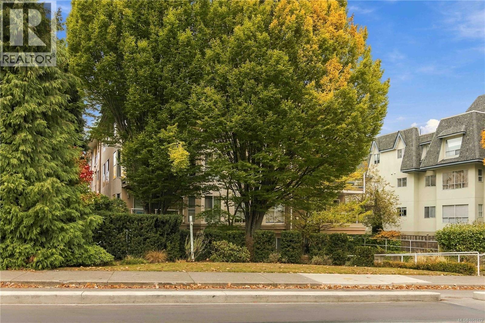 203 1710 Fort Street, Victoria