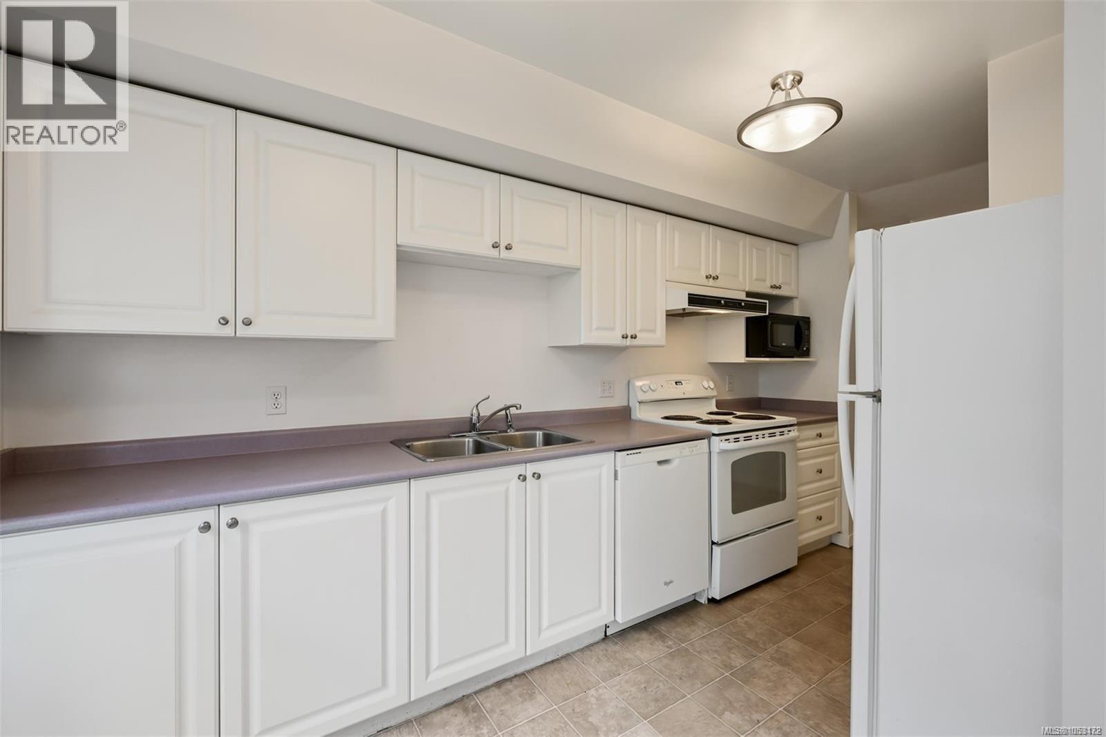 203 1710 Fort Street, Victoria