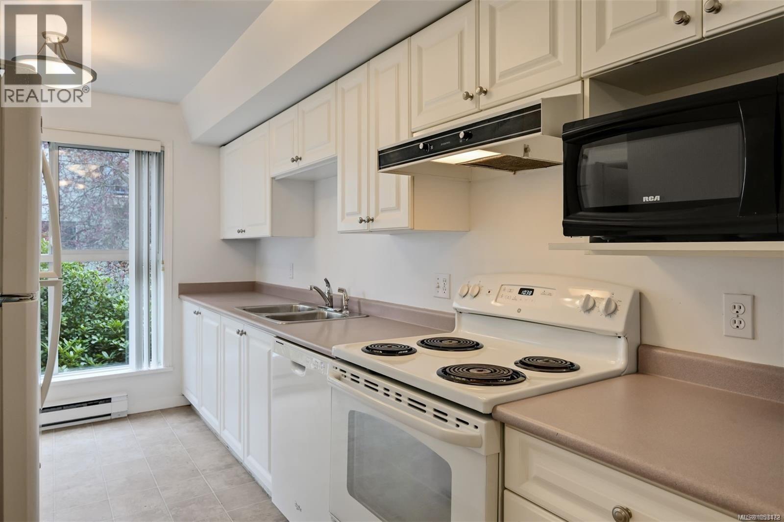 203 1710 Fort Street, Victoria