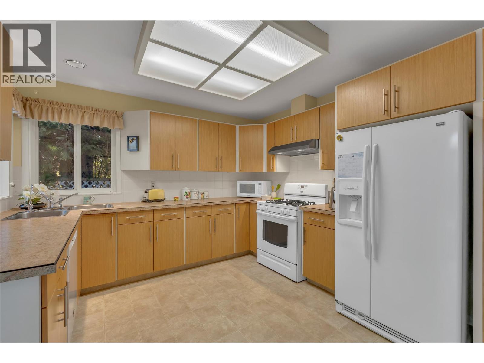 930 MOOSEJAW Street, Penticton - Image 1