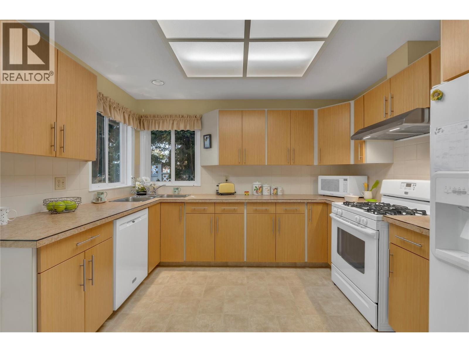 930 MOOSEJAW Street, Penticton - Image 1