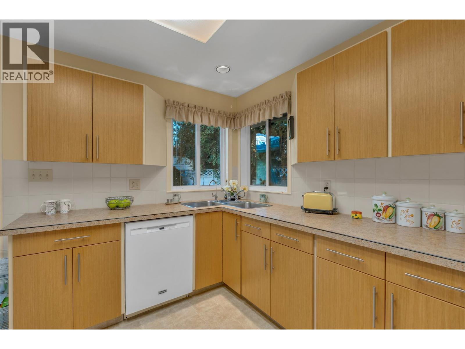 930 MOOSEJAW Street, Penticton - Image 1