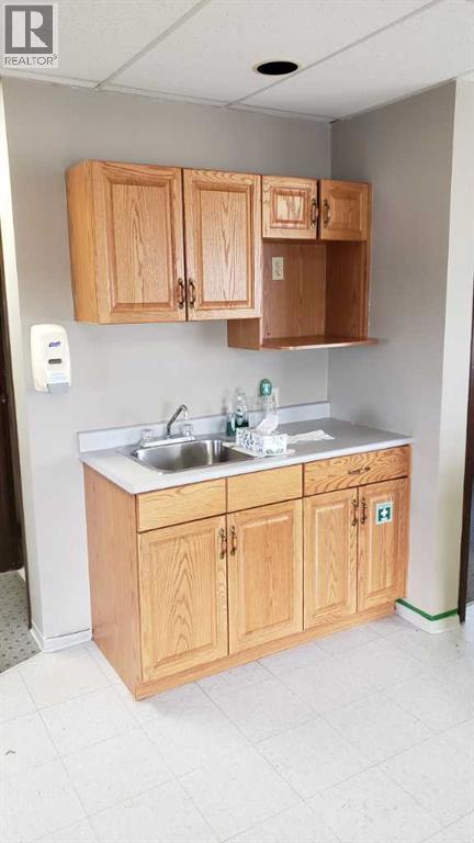 220 40 Avenue NE, Calgary — photo 2
