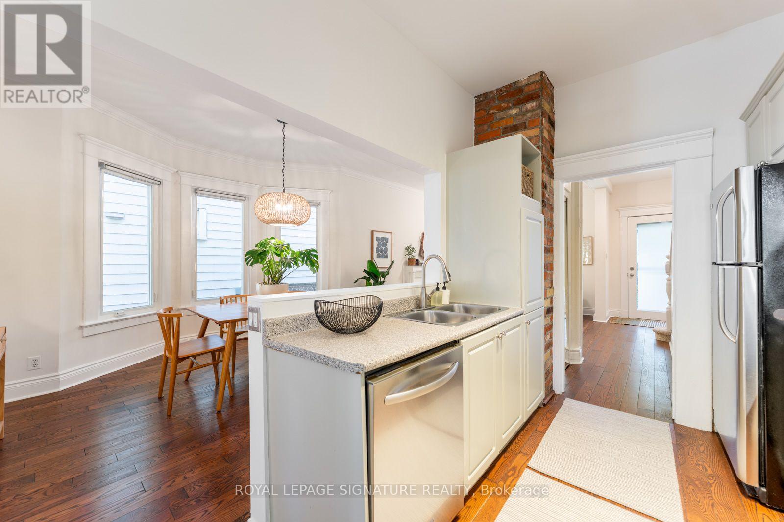106 Spruce Hill Road, Toronto, ON photo 16