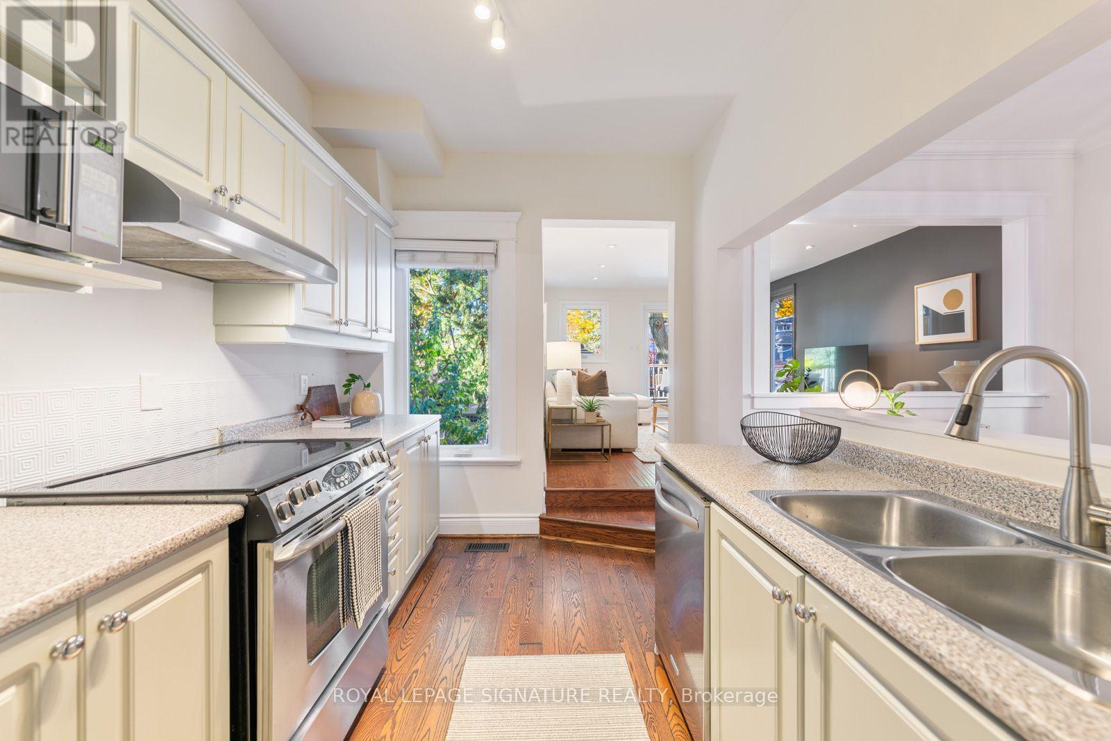 106 Spruce Hill Road, Toronto, ON photo 17