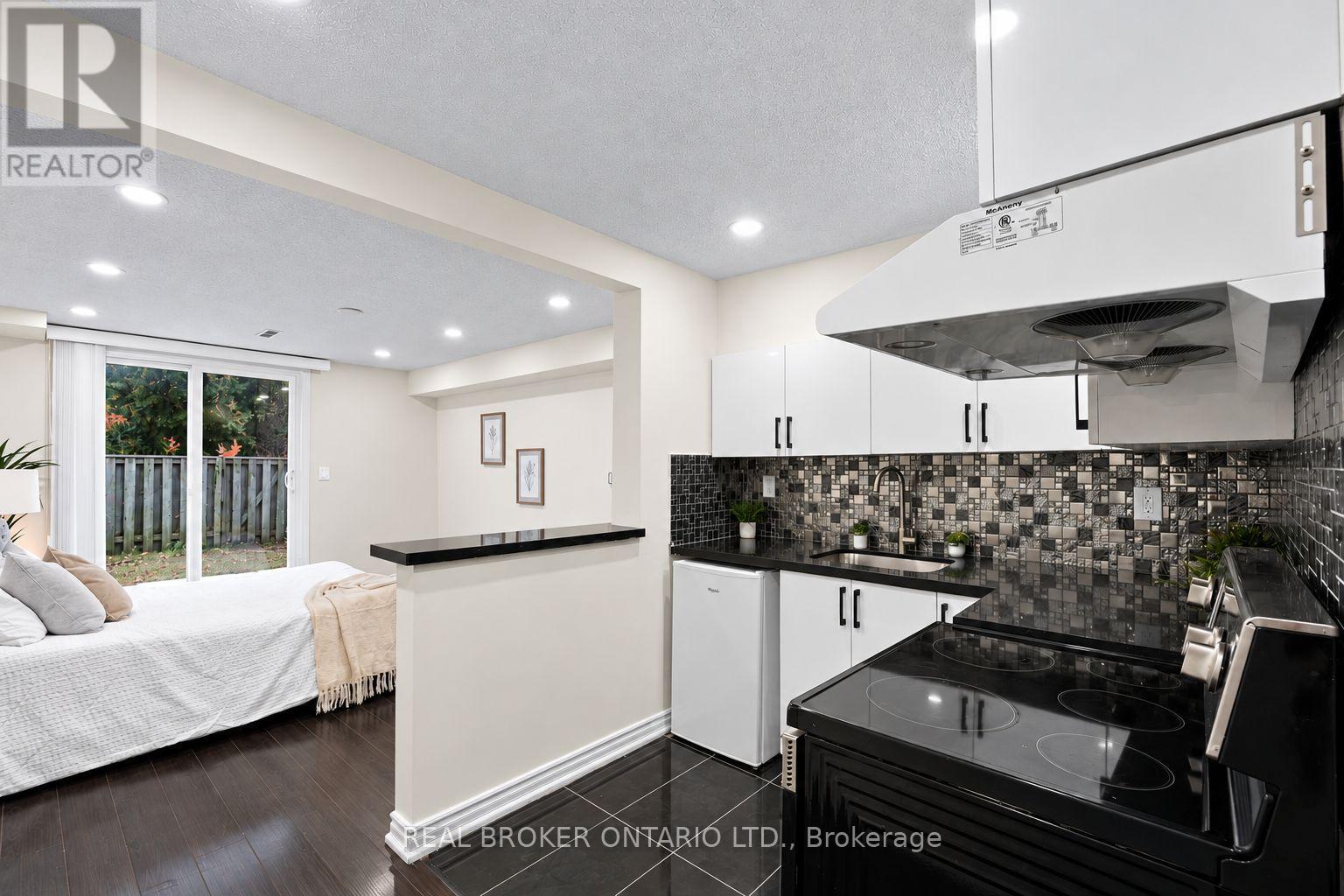 27 Collinsgrove Road, Toronto, ON photo 21