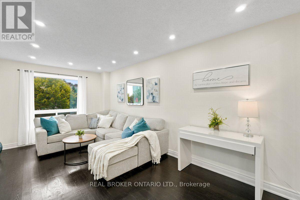 Photo of 27 COLLINSGROVE ROAD