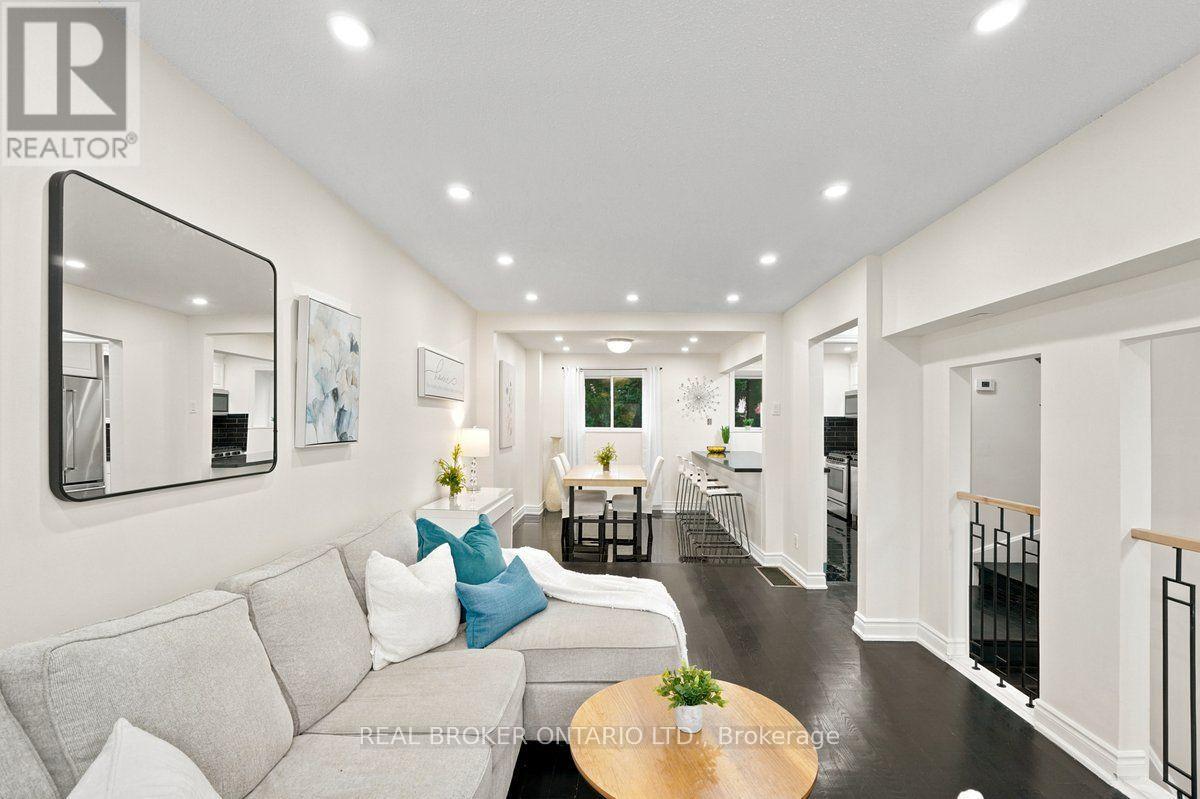 Photo of 27 COLLINSGROVE ROAD