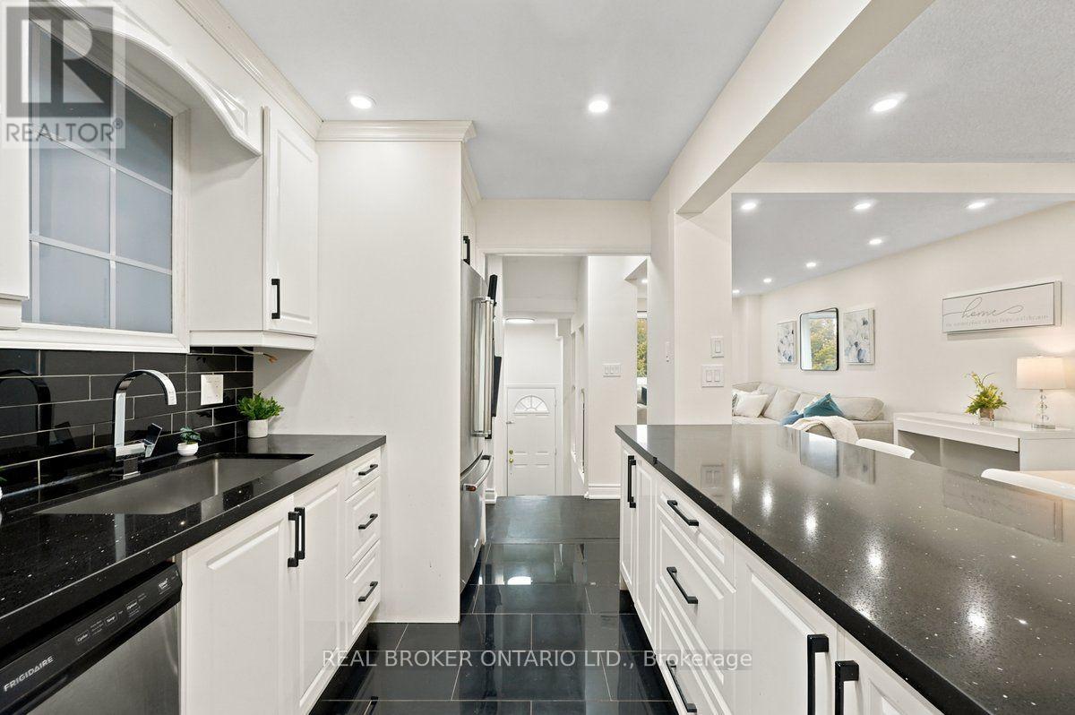 27 Collinsgrove Road, Toronto, ON photo 9