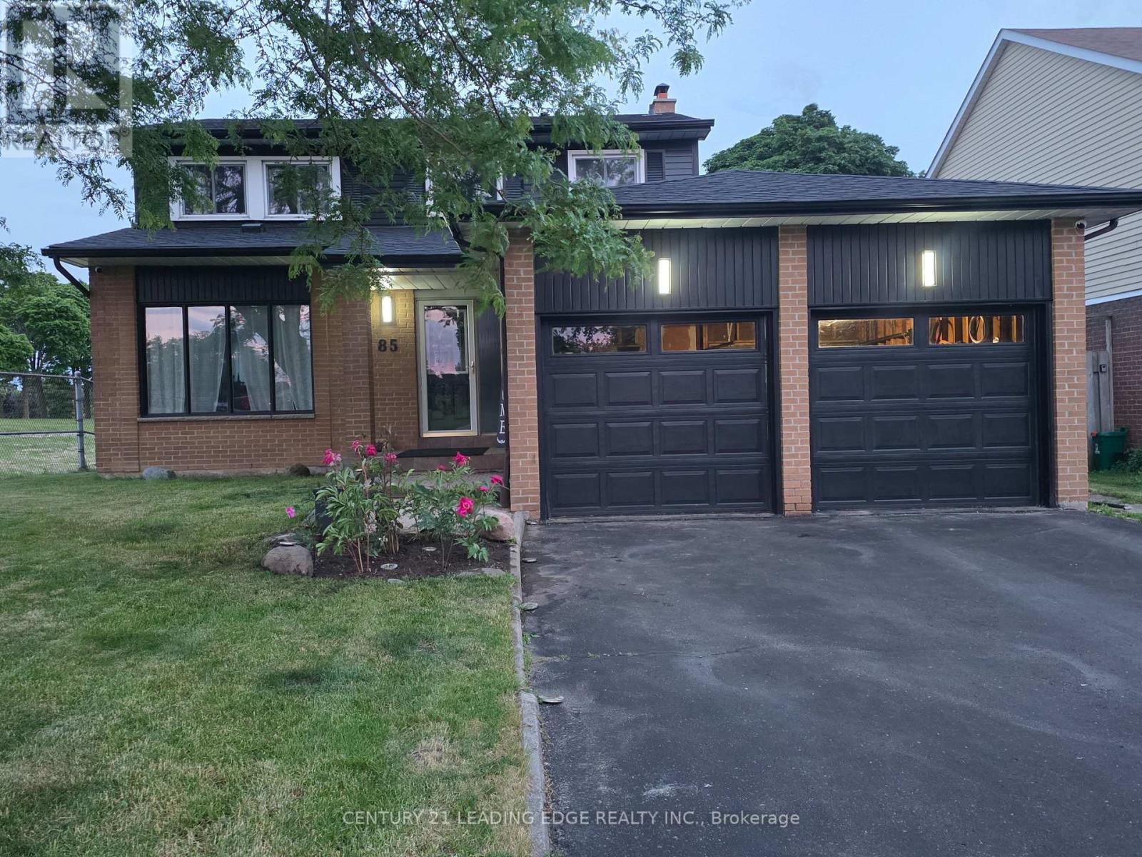 85 Panter Crescent, Ajax, ON photo 2