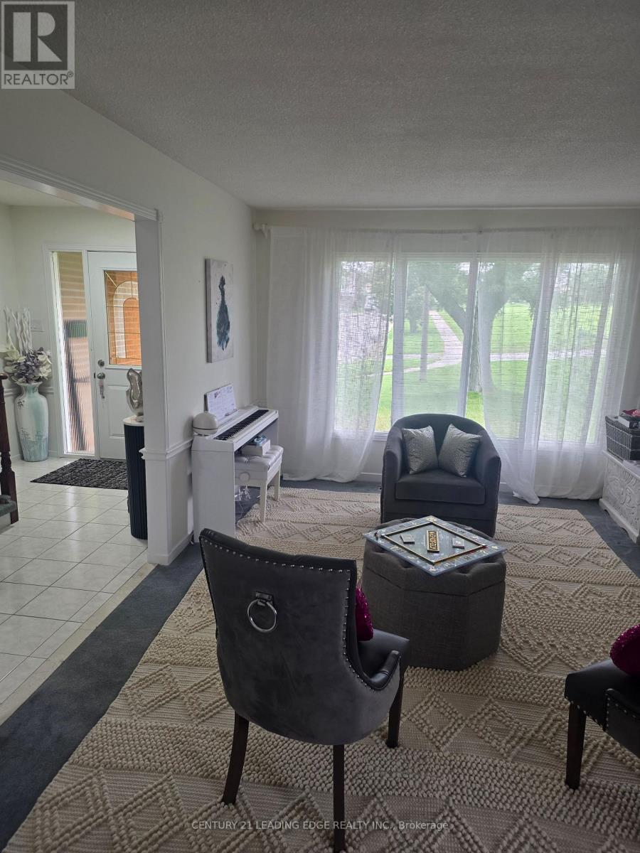 85 Panter Crescent, Ajax, ON photo 4