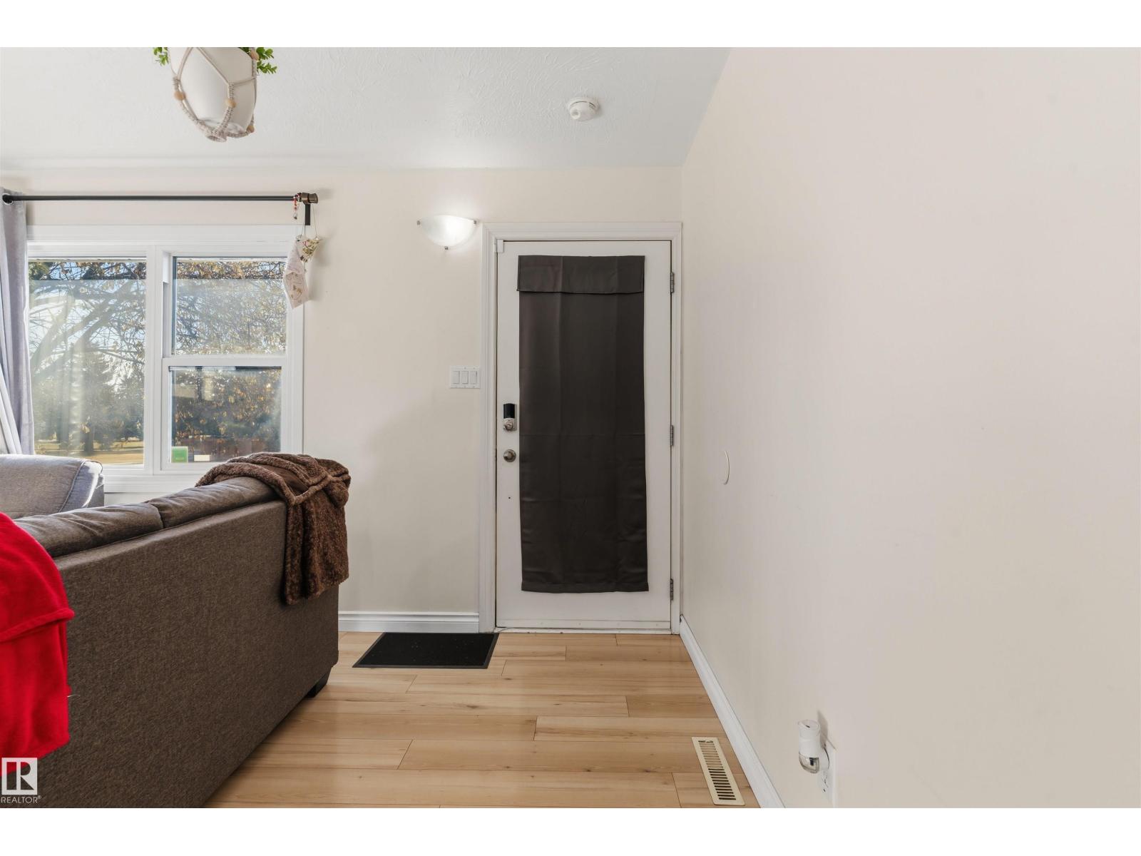 9508 129A AV NW NW, Edmonton — photo 4