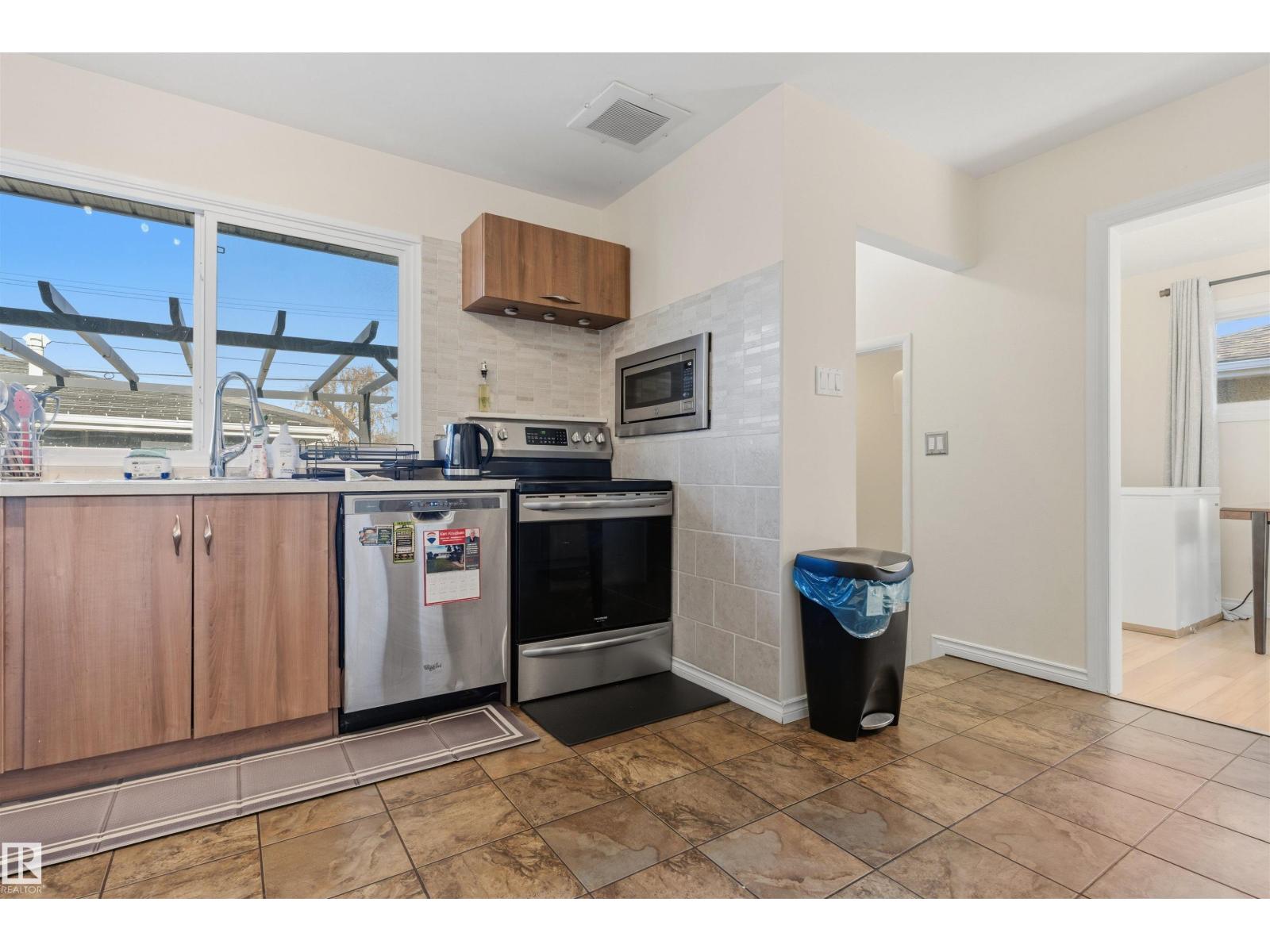 9508 129A AV NW NW, Edmonton — photo 8