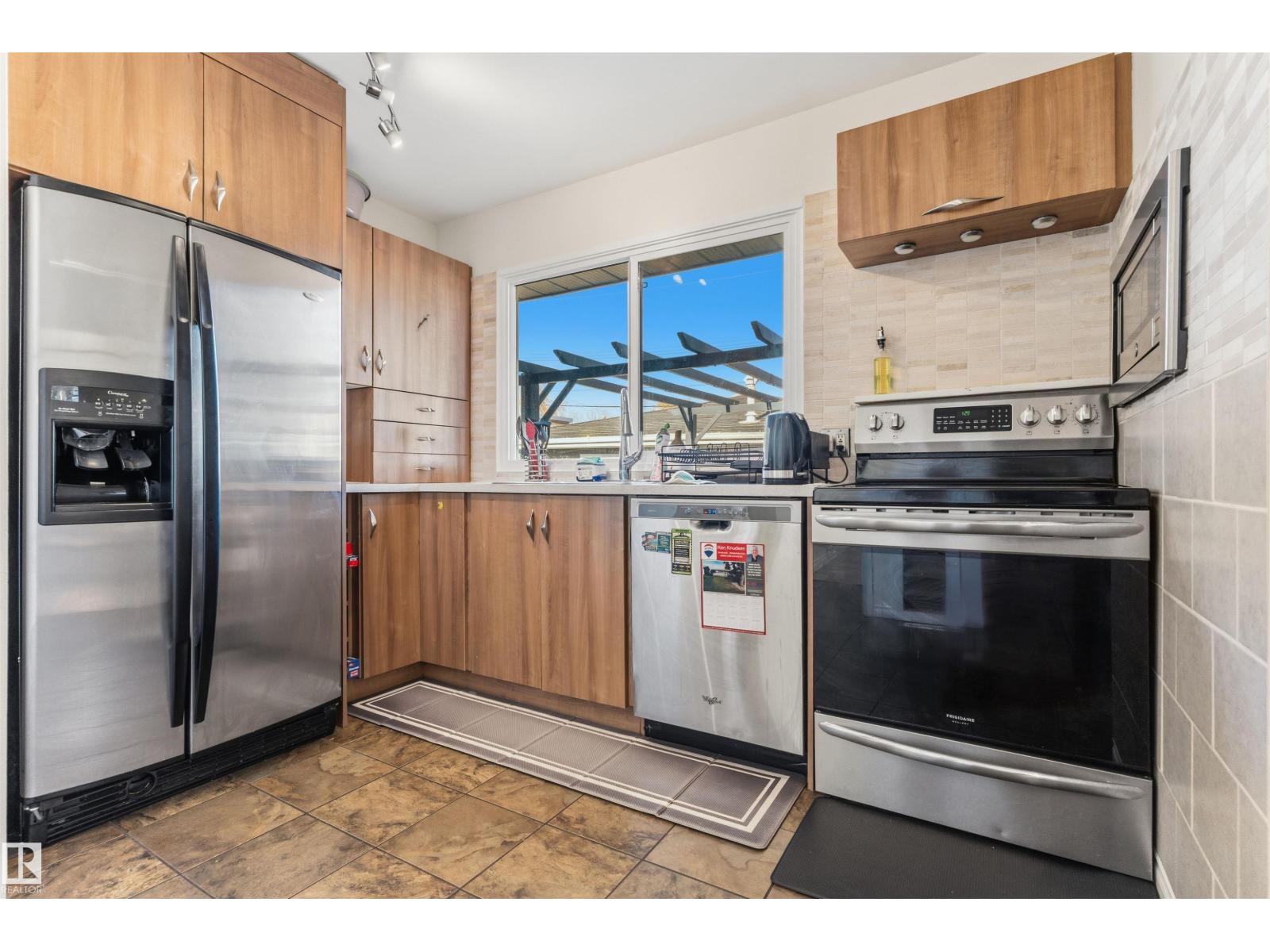 9508 129A AV NW NW, Edmonton — photo 9