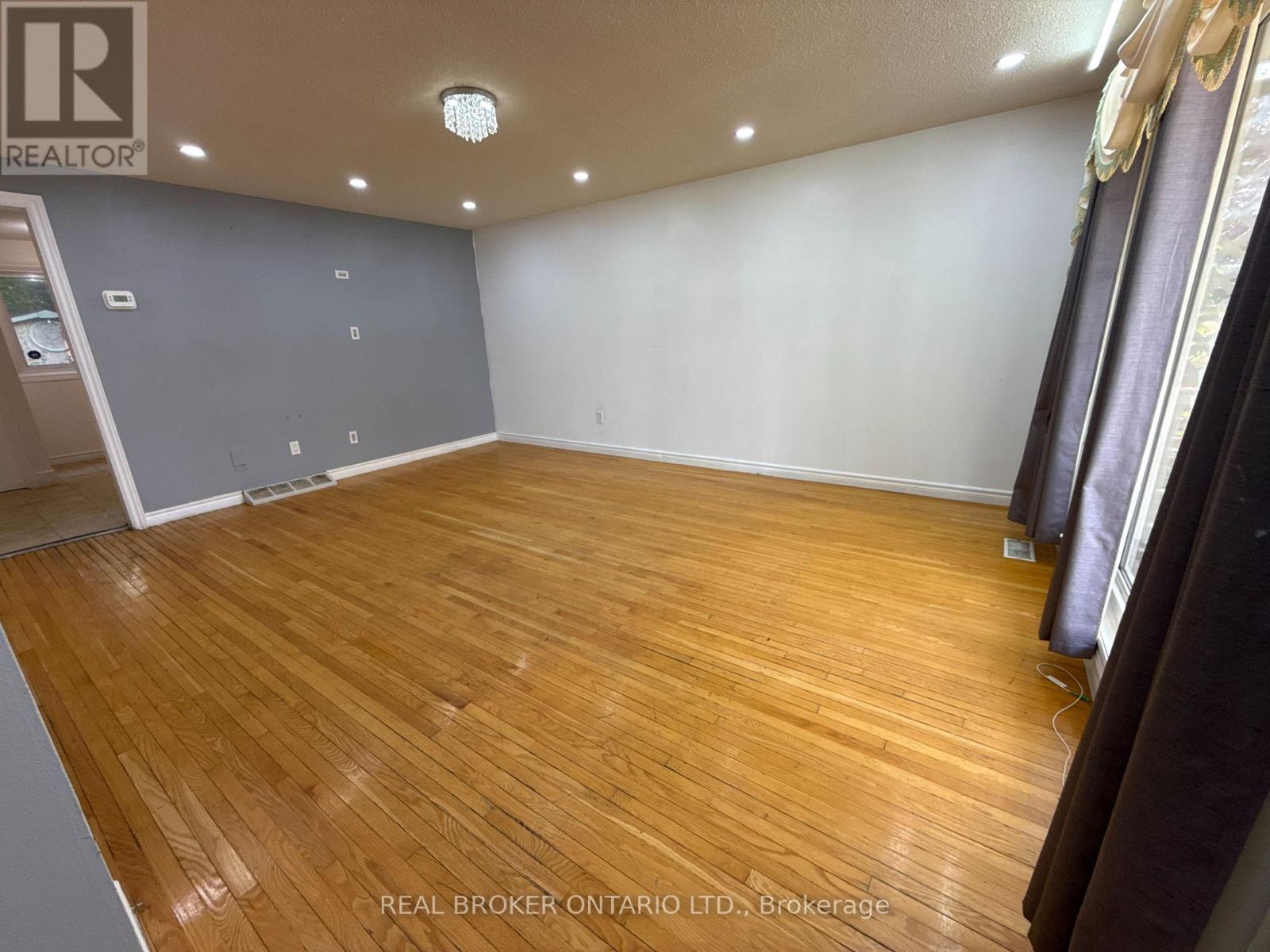 MAIN - 535 ELGIN STREET N — photo 3