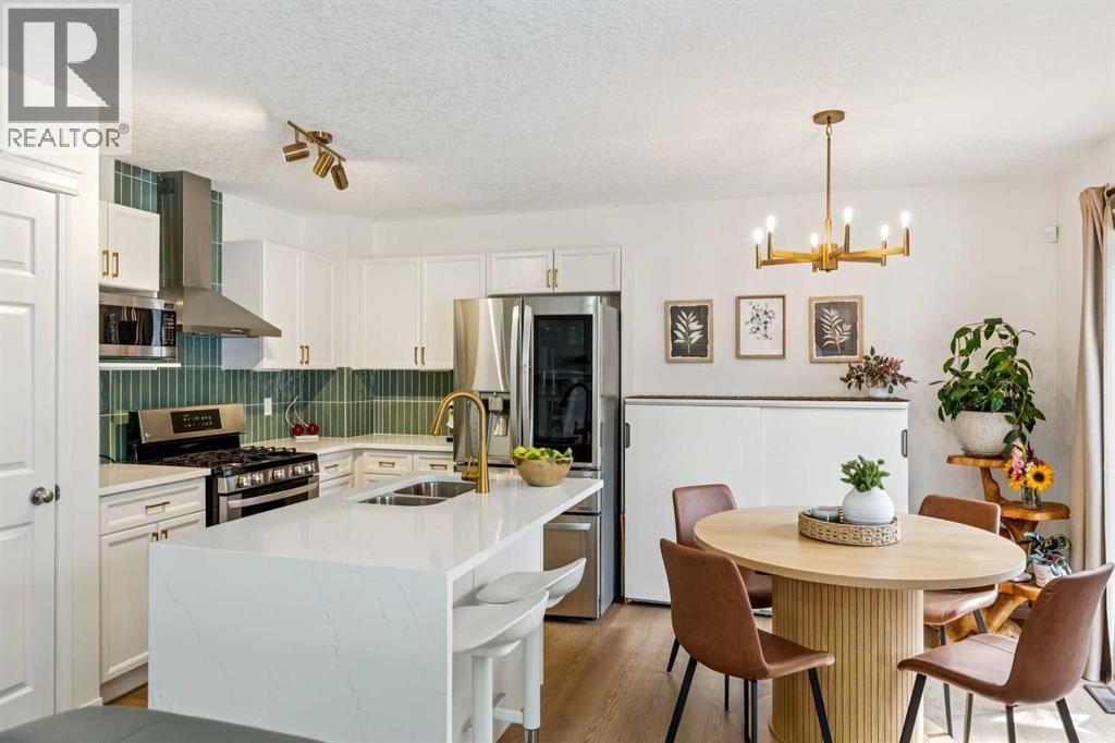 242 Cougar Plateau Mews SW, photo 7 of 42