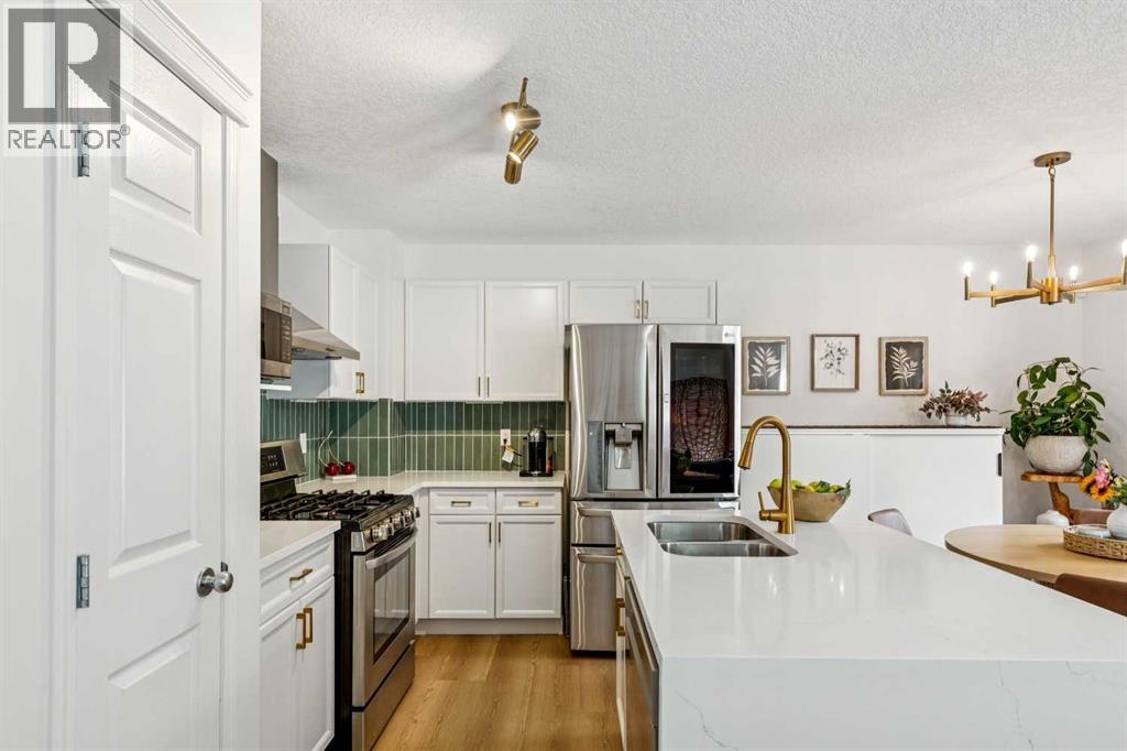 242 Cougar Plateau Mews SW, photo 9 of 42