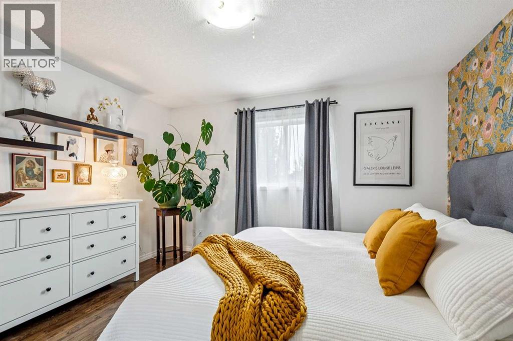242 Cougar Plateau Mews SW, photo 24 of 42