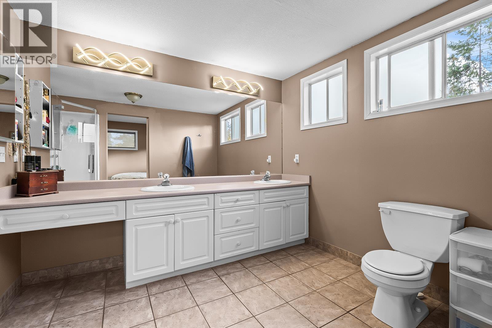  1050 Pinecrest Lane, Kelowna