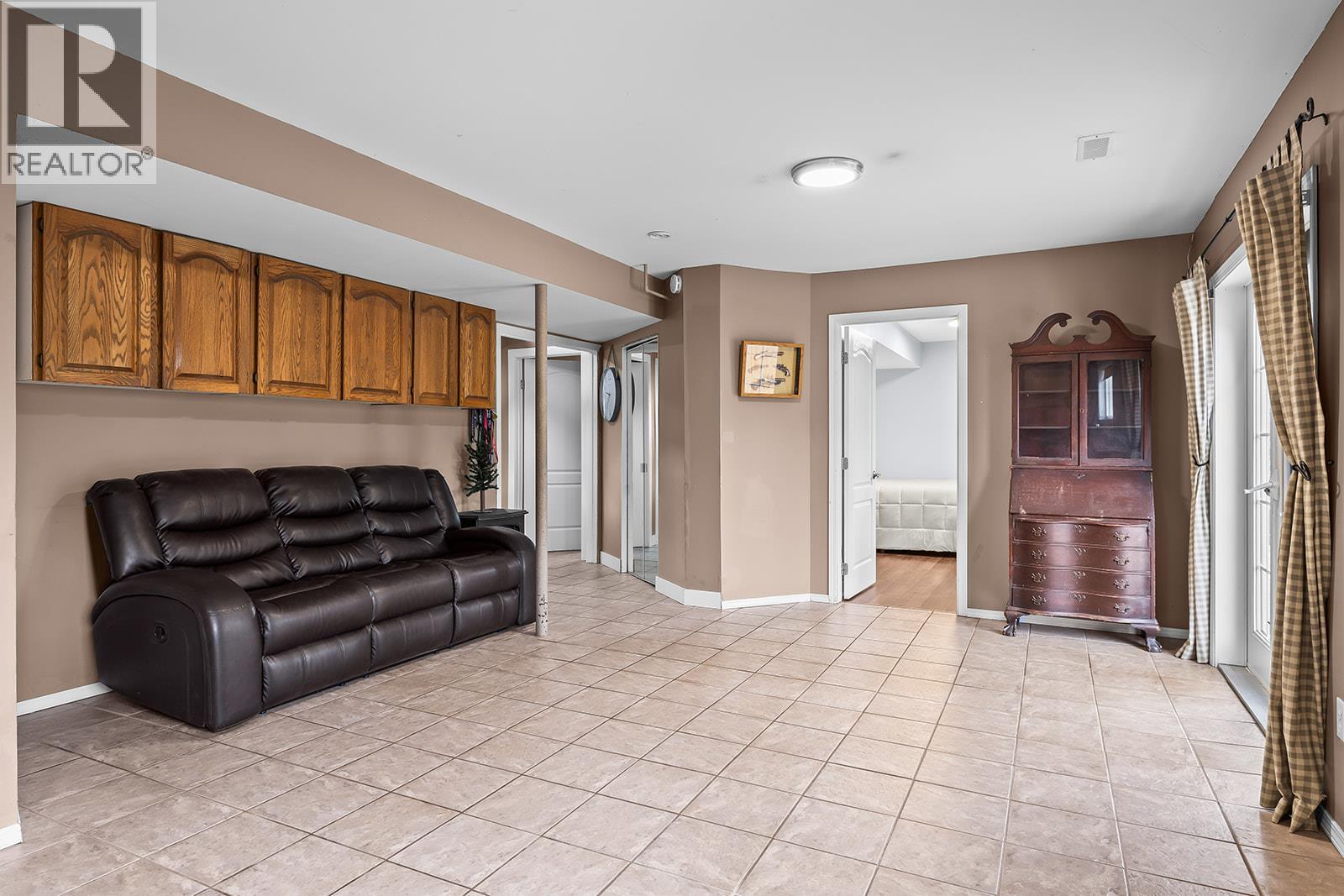  1050 Pinecrest Lane, Kelowna