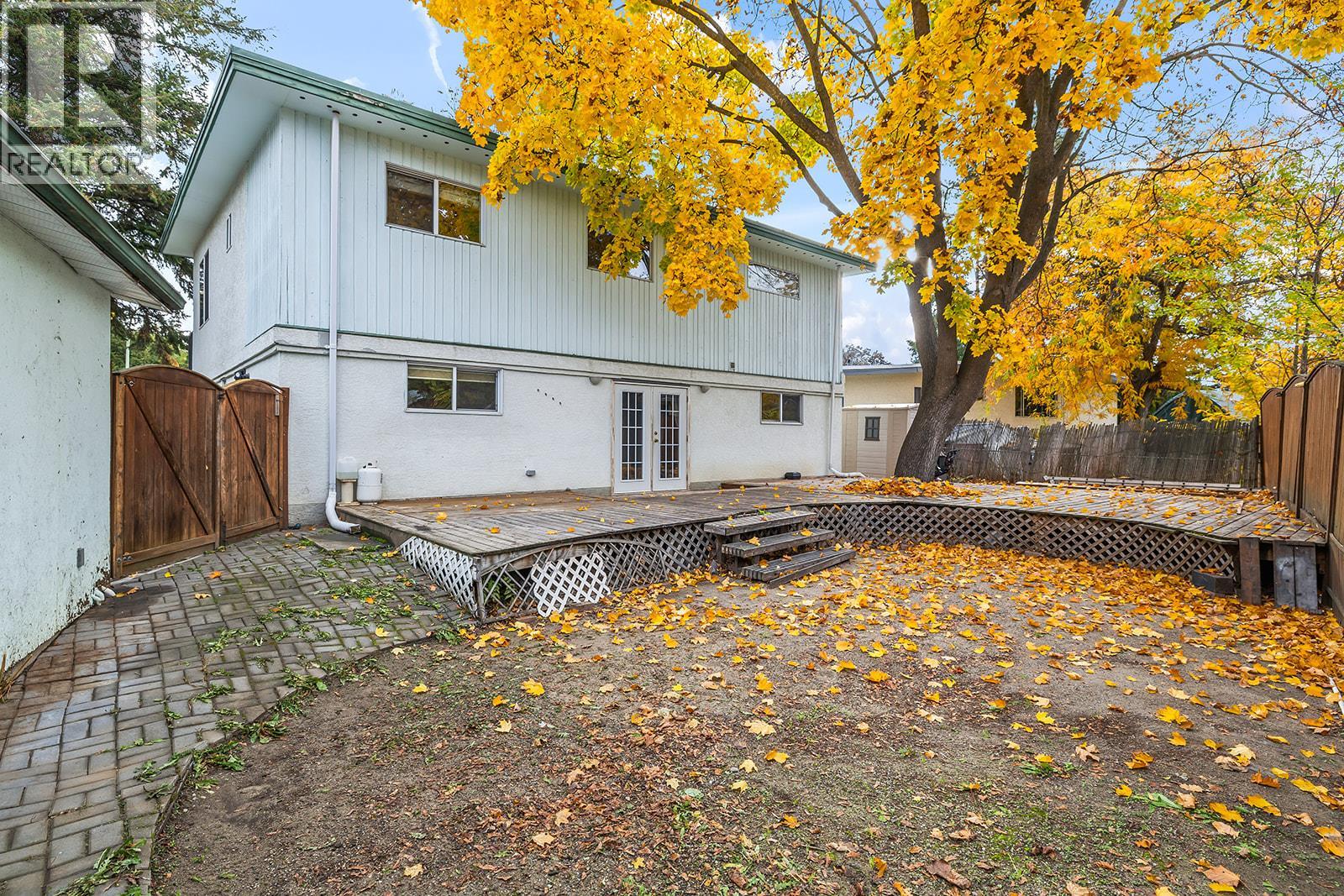  1050 Pinecrest Lane, Kelowna