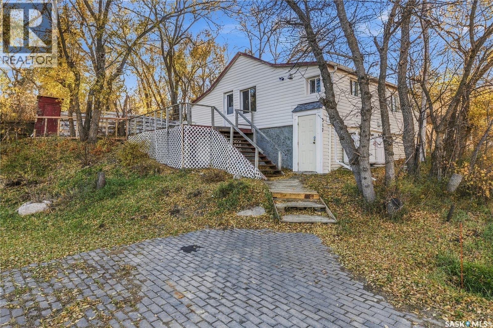 317 2nd AVENUE, Regina Beach