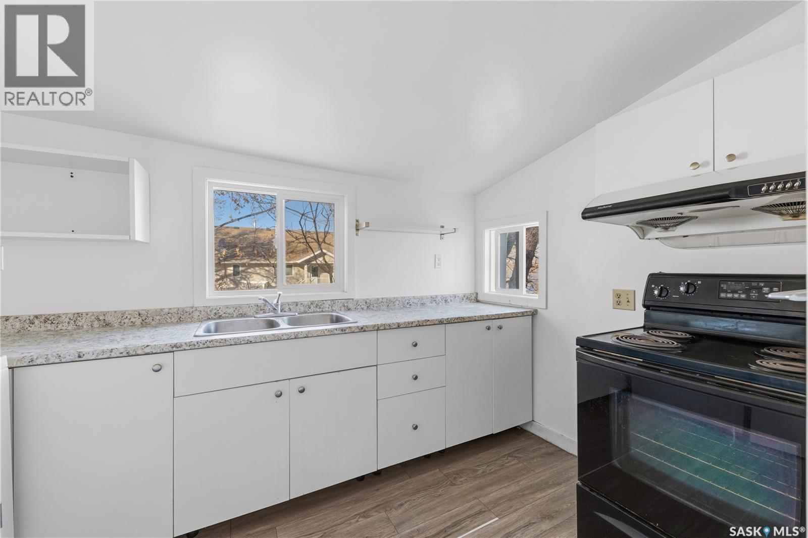 317 2nd AVENUE, Regina Beach — photo 5