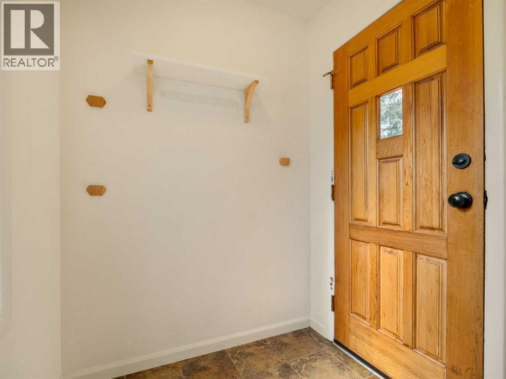 953 12 Street S, photo 5 of 41
