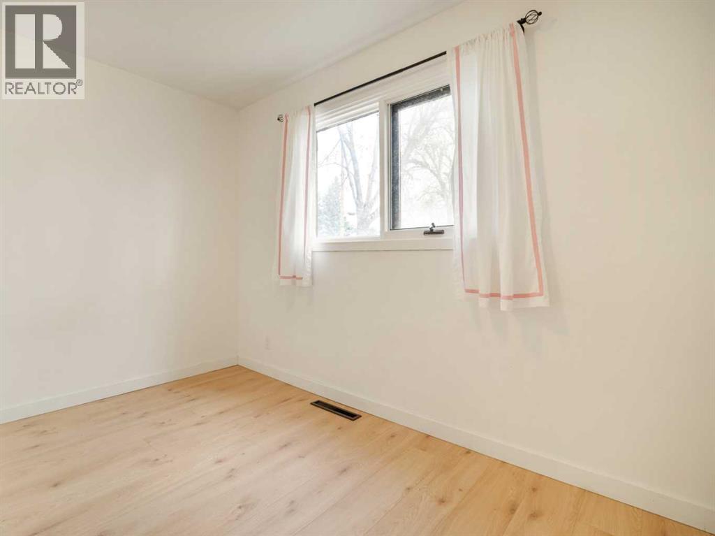 953 12 Street S, photo 19 of 41
