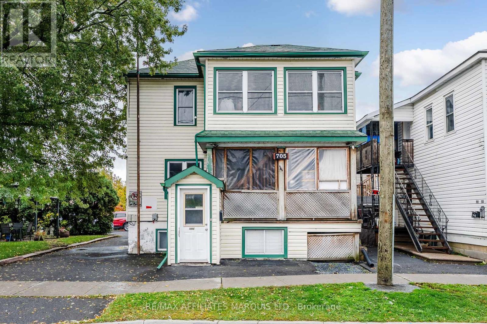 705 WALTON STREET, Cornwall — photo 2