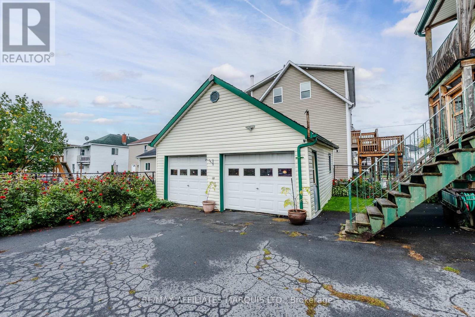 705 WALTON STREET, Cornwall — photo 3