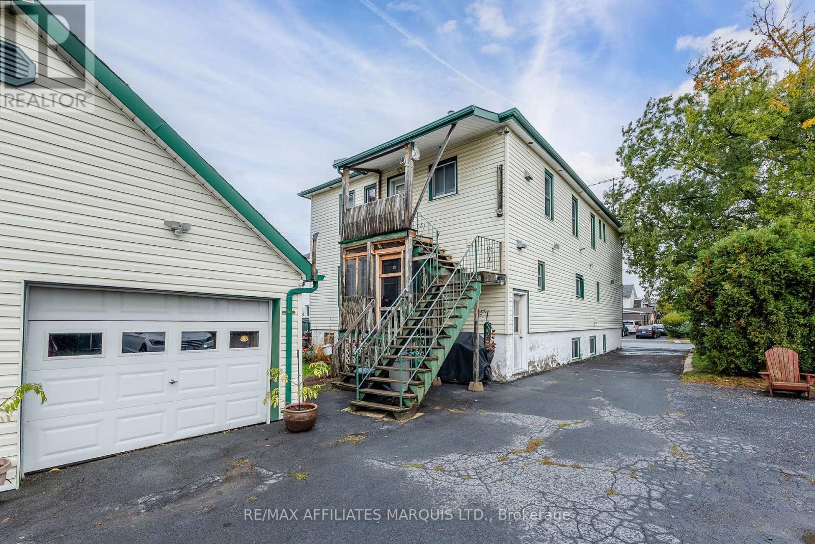 705 WALTON STREET, Cornwall — photo 4