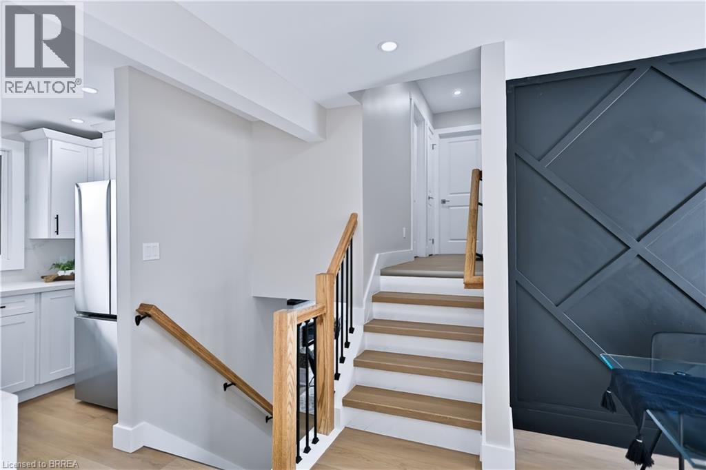 6 ADELAIDE Avenue, Brantford — photo 12