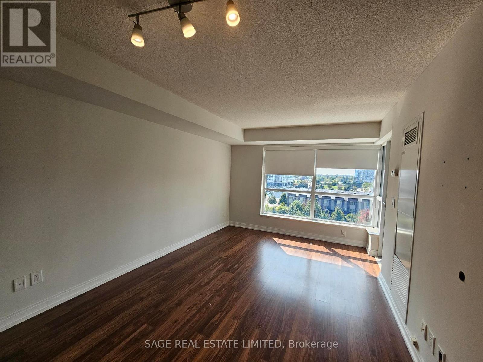 705 - 151 VILLAGE GREEN SQUARE, Toronto (Agincourt South-Malvern West)