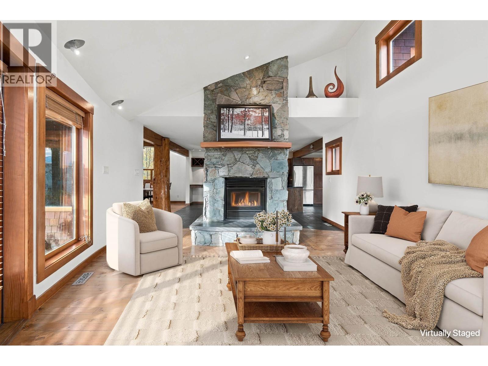 1777 PINEWOOD Drive, Pemberton