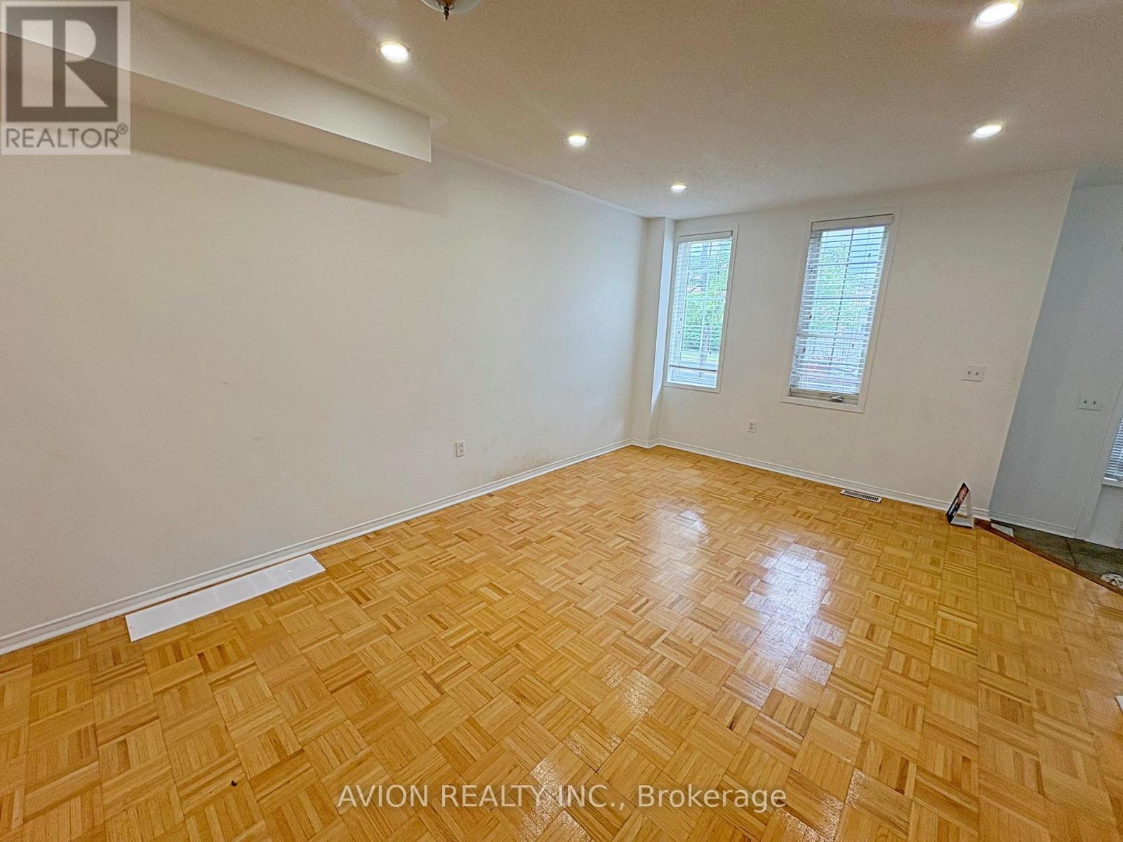 366 BUR OAK AVENUE, Markham (Berczy) — photo 2