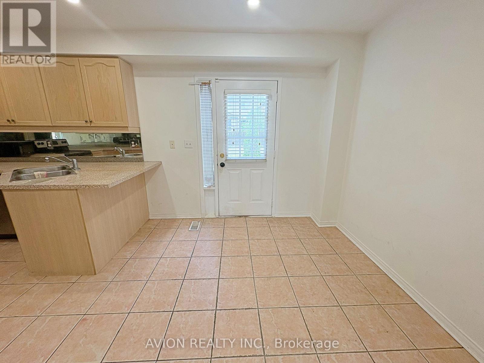 366 BUR OAK AVENUE, Markham (Berczy) — photo 6
