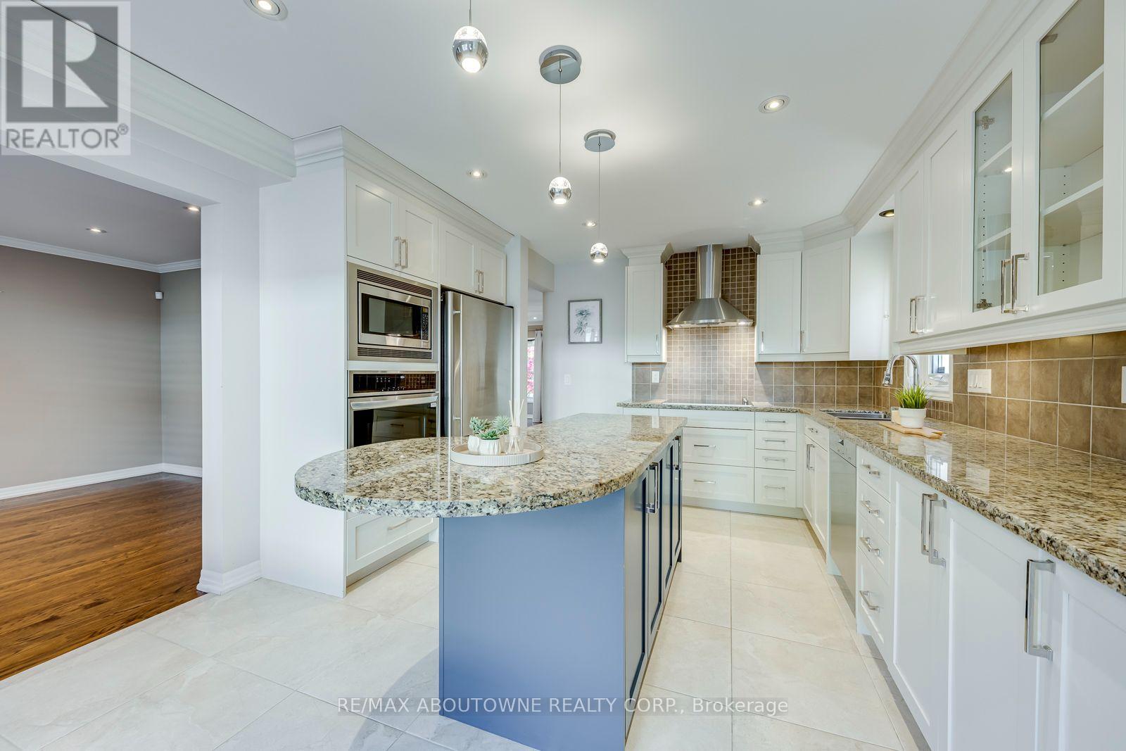 241 Lexington Road, Oakville, ON photo 14