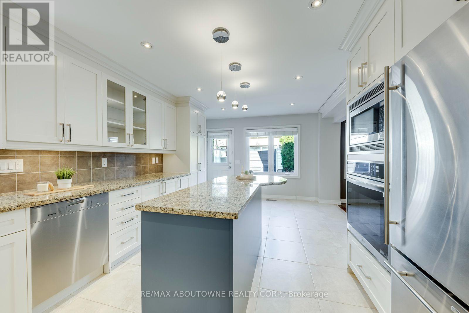 241 Lexington Road, Oakville, ON photo 16